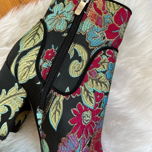 Marc Fisher womens tapestry booties Size 6.5 - Picture 5 of 10